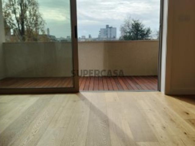 Excelente apartamento T3 completamento renovado