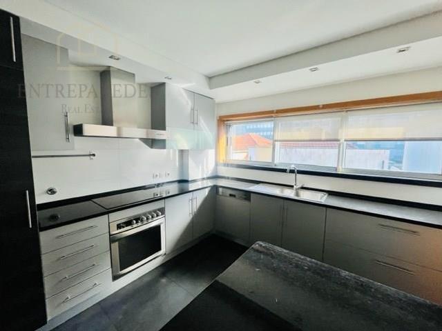 Excelente apartamento T3 duplex para comprar no centro de Es. 139m² Espinho