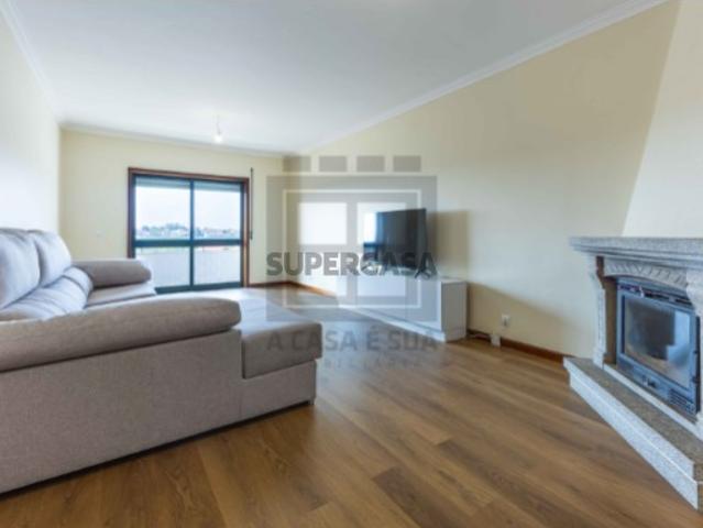 Excelente Apartamento T3 em Paços de Brandão, S.M. Feira