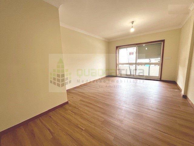 Excelente apartamento T3 Lavra, a 400 metros da praia | Suite | Garagem Box | 2 Varandas