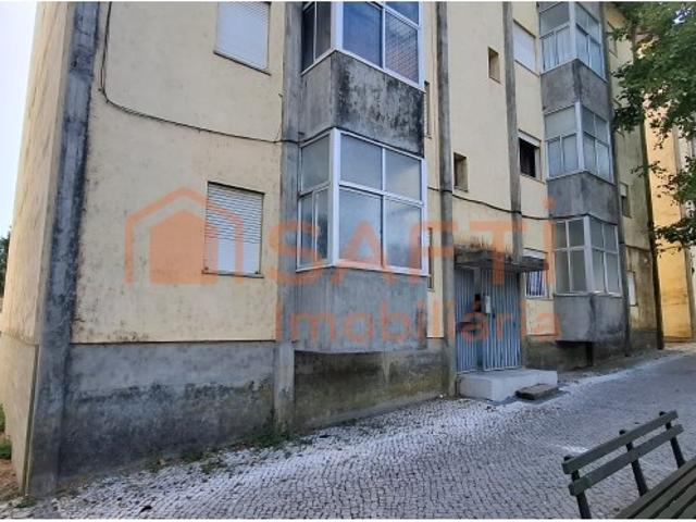 Excelente Apartamento T3 no Coração da Vila de Castanheira de Pera