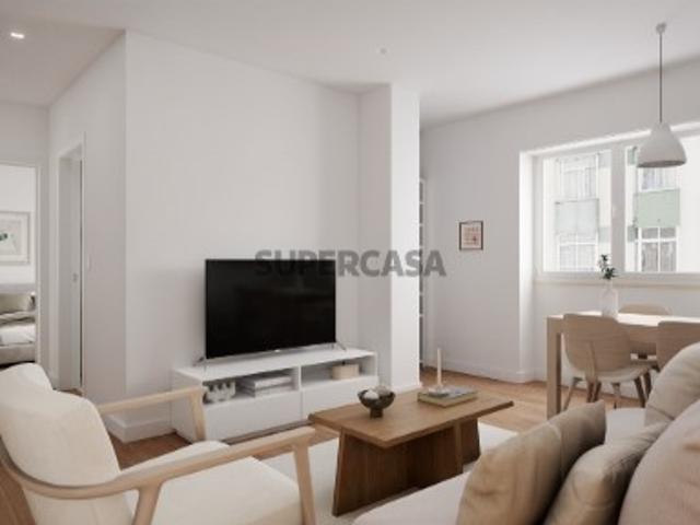 Excelente apartamento T3 situado na Praceta 25 de Abril de 1974, em remodelação