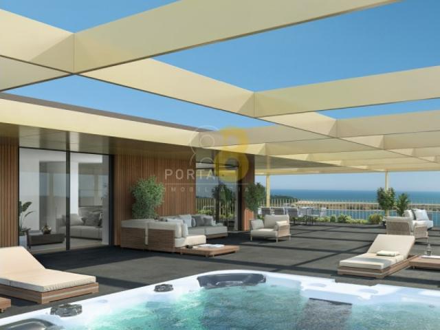 Excelente apartamento T4, com 92m2 de espaço exterior, dois lugares de garagem e arrumos