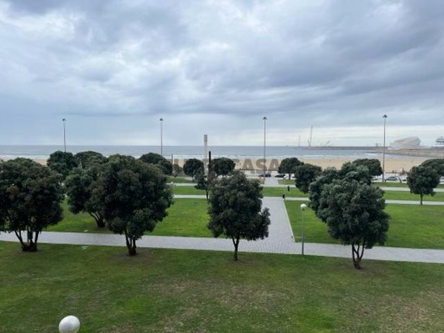 Excelente apartamento T4 localizado em Matosinhos Sul, com vistas mar