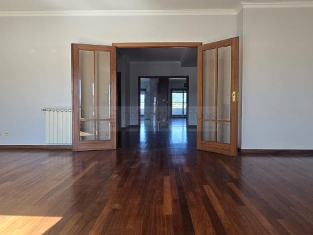 Excelente apartamento T5 Duplex