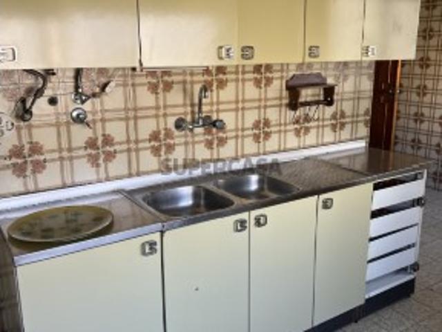 Excelente apartamento T 3 na Damaia de cima perto da Policia