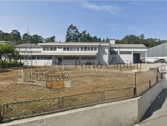 EXCELENTE ARMAZEM EM PLENA ZONA INDUSTRIAL DA MAIA COM 1.664 M2 COM POSSIBILIDADE DE CONTRUÇÃO DE OUTRO ARMAZEM COM 900 M2 INSERIDO NUM TERRRO 12.000 M2