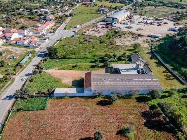 RESERVADO ! Excelente Armazém Industrial com terreno