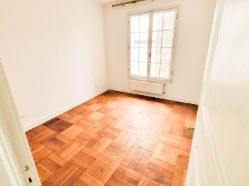 Excelente duplex remodelado frente a plaza