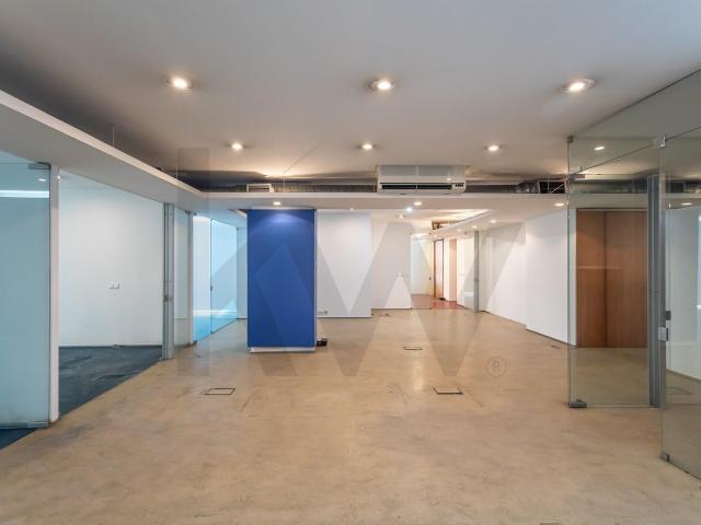 Excelente Espaço Comercial com 377m2 à Venda na Rua Duque de Palmela, ao Marquês de Pombal Lisboa