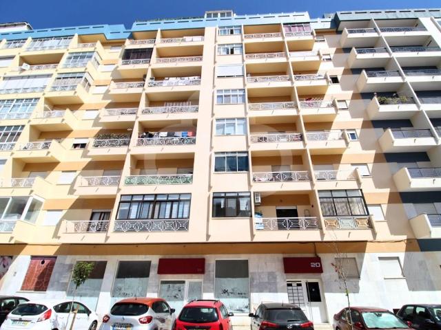 Oportunidade Única: Espaço Comercial com Terraço e Rendiment. 205m² Santo André e Palhais