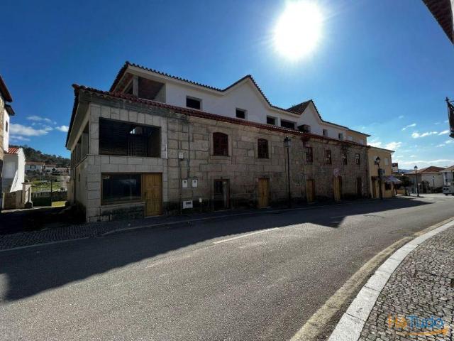 Excelente Investimento em Mirandela Prédio com 917m2 | 26083514557