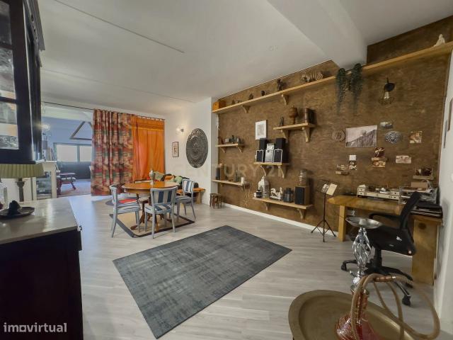 Excelente Investimento localizado na zona histrica de Almada / Oport