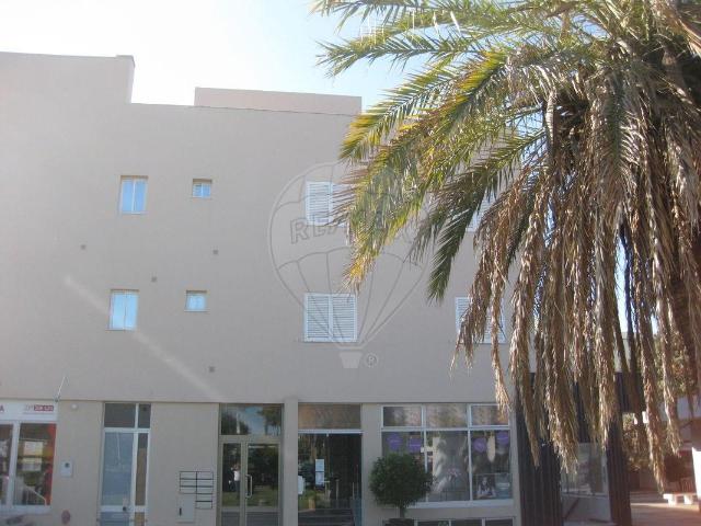 Excelente investimento para rentabilizar em zona central. 62m² Quarteira