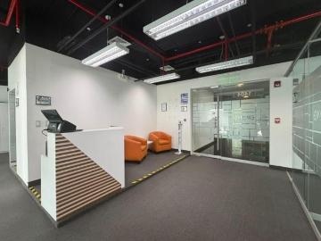 Excelente Oficina Amoblada de 150 m2 en alquiler en Skytower, Magdalena