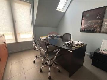 Excelente oficina luis pasteur 4 privados 2 estac. Espacios por CLF 54.00 en Vitacura