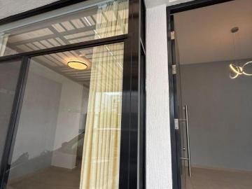 ¡EXCELENTE OPCION! ACOGEDORA CASA DE UNA PLANTA EN VENTA EN BOSQUES SERENO