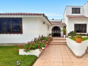 ¡Precio de Ocasión! Casa de 1,009m2 Independiente a Precio de Terreno en Venta