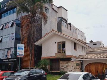 EXCELENTE OPORTUNIDAD CASA LOCAL 334M2 AL LADO DE LA RAMBLA US$ 858,000