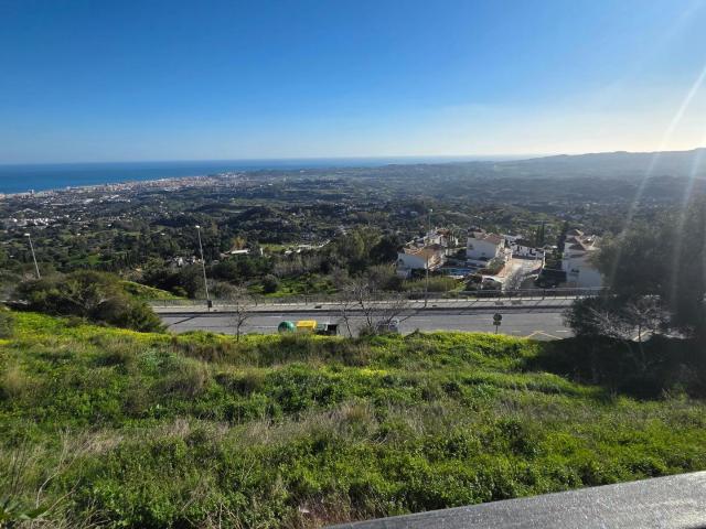 Excelente Oportunidad de Inversión: Parcelas Urbanizables con Vistas Panorámicas al Mar en Mijas Pueblo