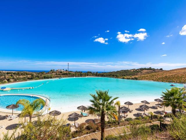 Excelente oportunidad en Alcazaba Lagoon – Fase I Le present. 120m² Casares