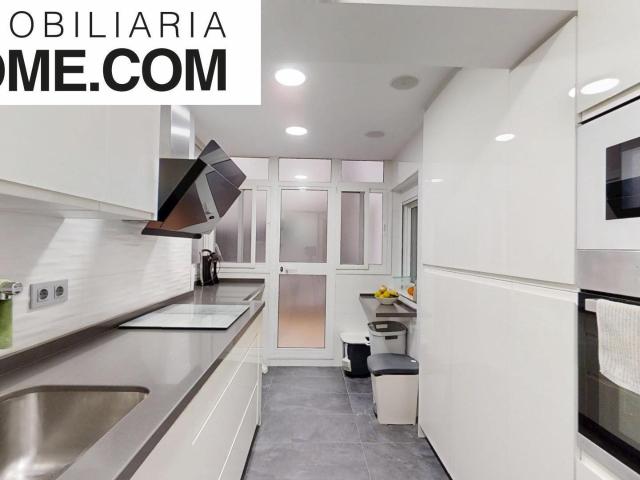 ¡EXCELENTE OPORTUNIDAD EN MÁLAGA! Piso totalmente reformado con terraza acristalada