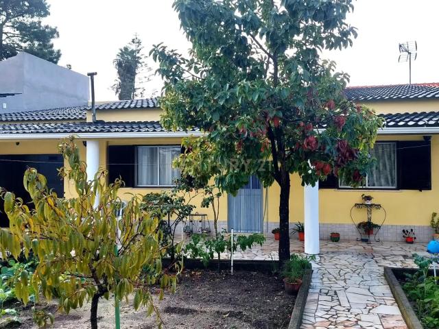 Excelente oportunidade, Moradia na Aroeira, sem licença de utilização