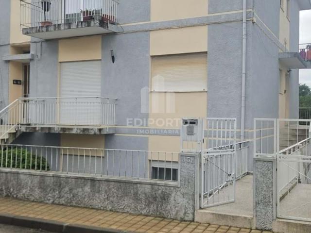 Excelente oportunidade! Apartamento T2 renovado, localizado junto ao metro da Carreira, numa zona privilegiada e de fácil acesso