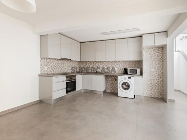 Excelente oportunidade de moradia T2 em Telheiras, Lisboa!