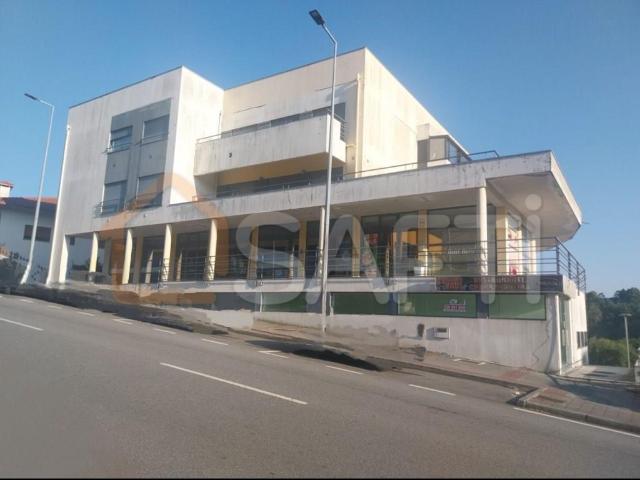 Excelente oportunidade de negócio,3 amplas lojas 261m² Ponte