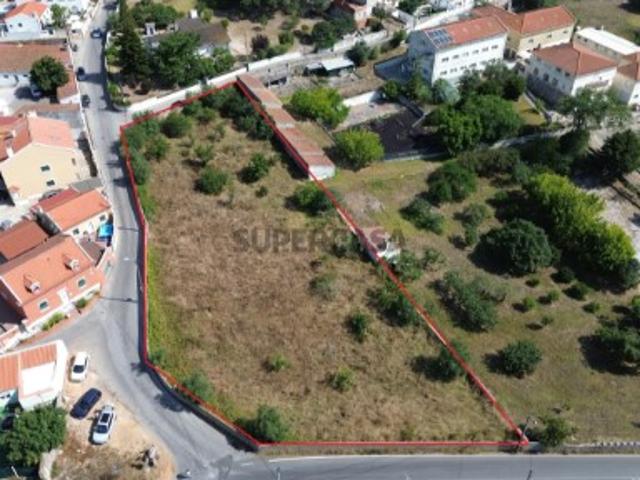 Excelente oportunidade de investimento Terreno para construção de 6 Moradias junto ao Belas Clube de Campo