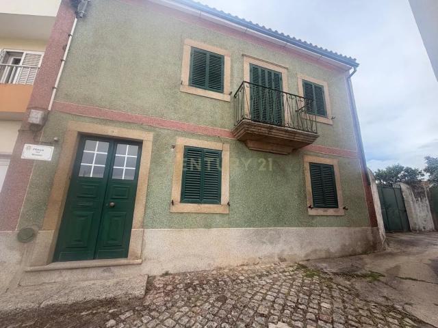 Excelente Oportunidade! Espaçosa Moradia T3 com Terraço em Mata, Castelo Branco