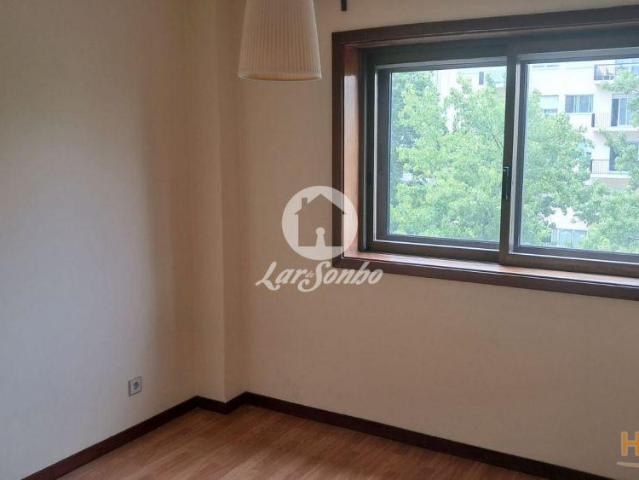 Excelente Oportunidade para Arrendamento: Apartamento T2, situado numa das principais artérias da cidade do Porto | 26074078813