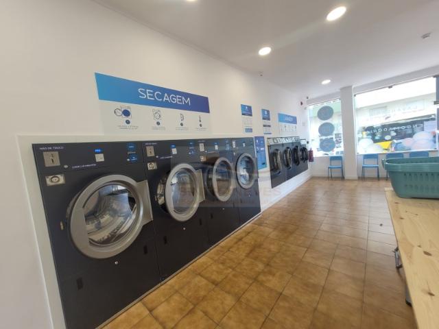 Excelente oportunidade para investir! Vende se, Lavandaria Self Service moderna / Engomadoria no centro do Casal de São Brás