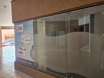 EXCELENTE LOCAL EN PLAZA GRANDE, SOBRE AV. DE LA RAZA