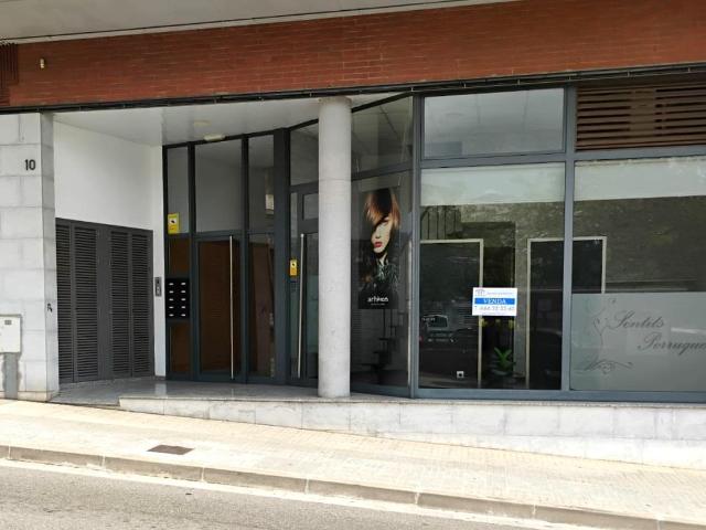 EXCELENTE LOCAL EN TERRASSA