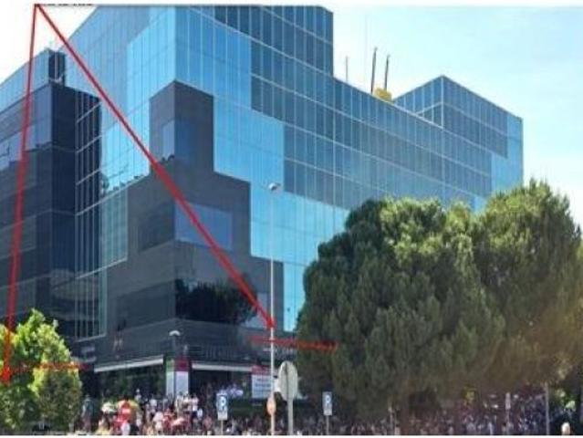 Excelente Local en venta en Avenida del Partenón