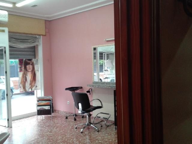 EXCELENTE LOCAL, TOTALMENTE INSTALADO PARA ENTRAR. CLIMATIZADO F/C. LUZ Y AGUA. TRASTIENDA. TRASTERO. IDEAL PARA CUALQUIER TIPO DE NEGOCIO, OFICINA, FORMACION, TIENDA. CONSULTA MEDICA. ETC. ACTUALMEN