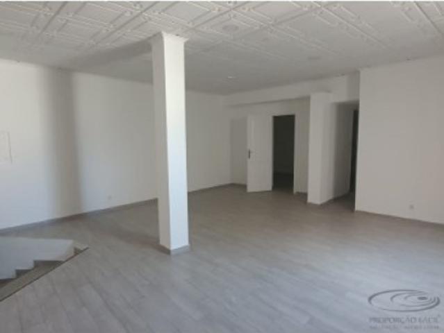 Excelente Loja com 110 m² 2 Pisos no Centro do Montijo Pronta a Entrar!