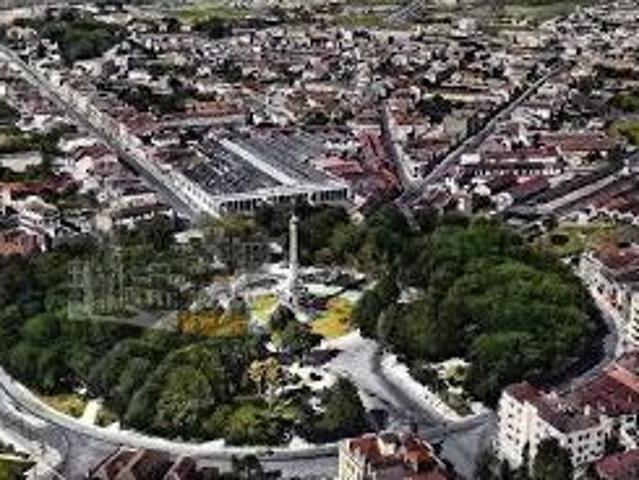 EXCELENTE LOJA EM PLENO CORAÇÃO DO PORTO, COM 17M2, COM METRO A POUCOS METROS, NA REGIÃO DA CASA DA MÚSICA