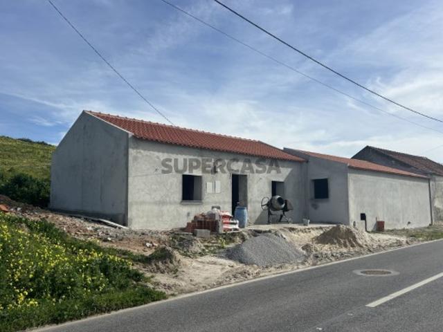 Excelente moradia T3, térrea com pátio, completamente remodelada