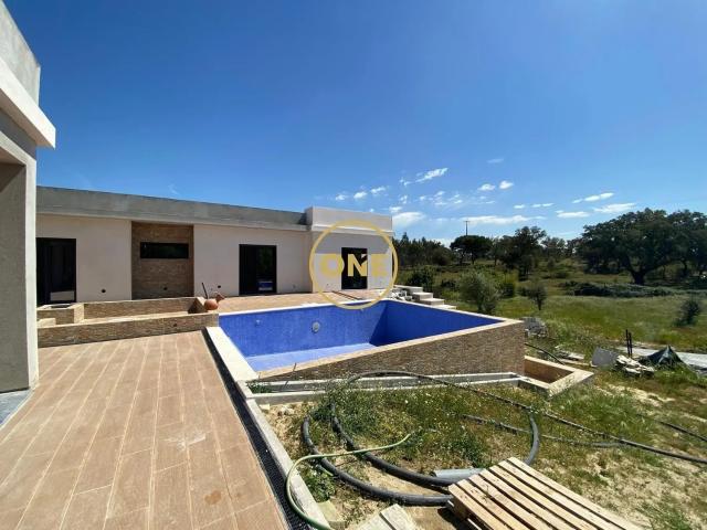 Excelente Moradia T3 em Coruche com Terreno Urbano de 1.600m²