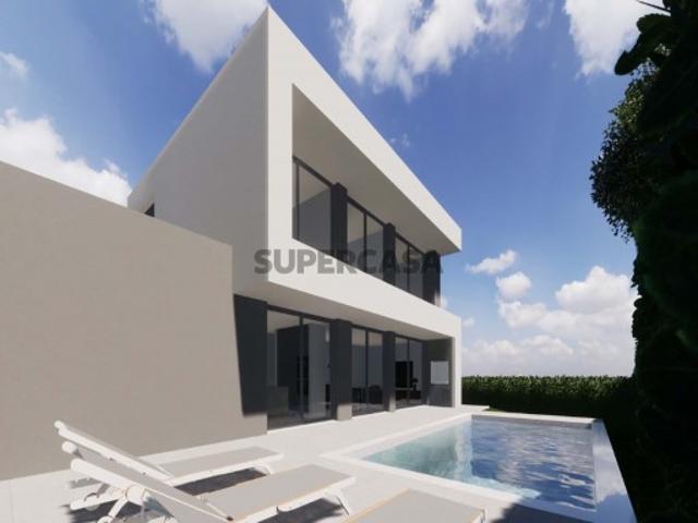 Excelente Moradia T3 para Venda com piscina e jardim Lagoa!
