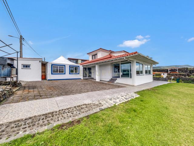 Excelente Moradia T2 + T2 no Pesqueiro – São Bartolomeu Ilha Terceira