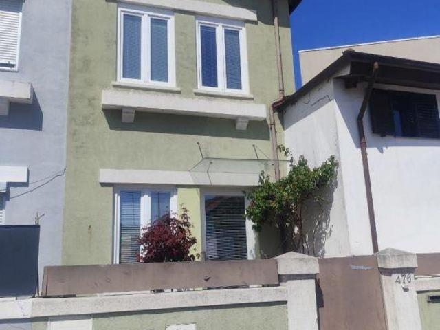 Excelente Moradia T2 no Campo Alegre com sala Open Space, cozinha equipada e jacuzzi. | 26074083907