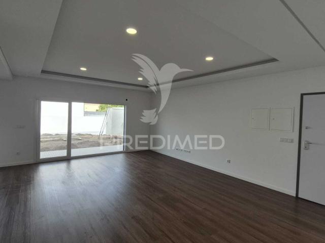 Excelente moradia T3+1 com area exterior