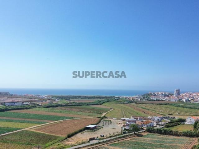 Excelente moradia T3+1 a 2 kms da Praia e com vista de mar