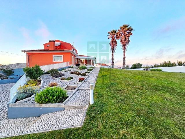 Excelente moradia T4 + 2 com piscina e jardins na Serra Del. 197m² Serra D' El Rei