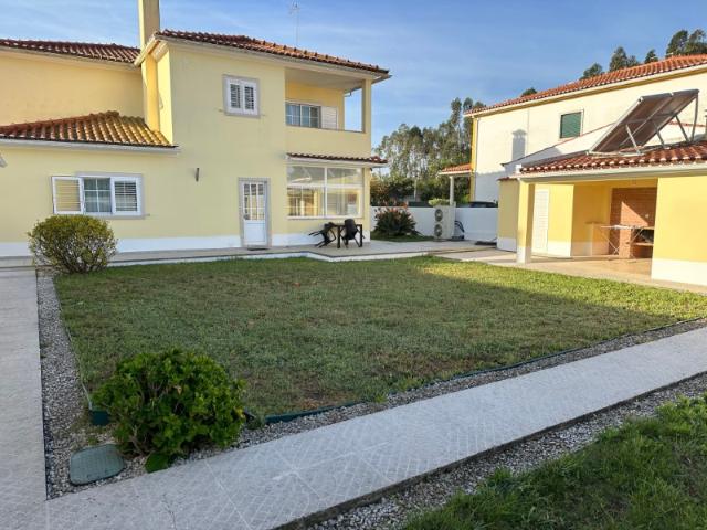 Excelente Moradia T4 totalmente renovada Avenal