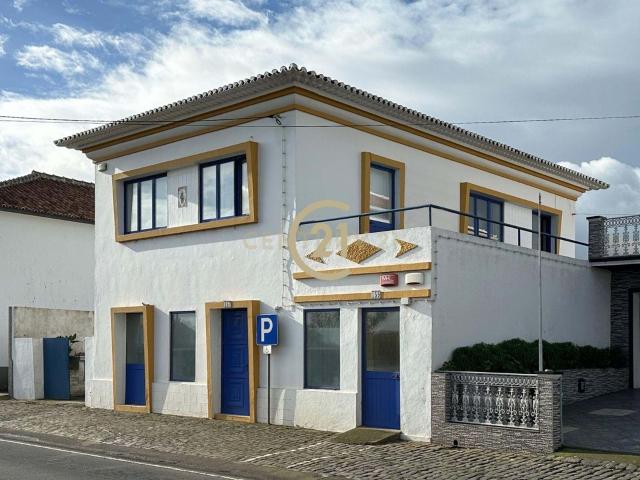 Excelente moradia T4 muito bem localizada na Vila das Lajes, ilha Terceira